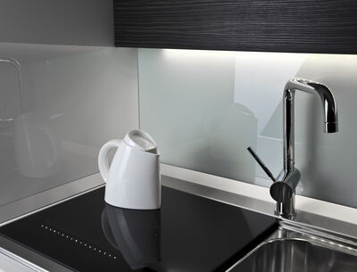 GM Küchenrückwände Nahaufnahme einer modernen Küchenrückwand von Glas Marte.