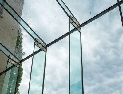 Glas als Stützen im Konstruktiven Glasbau