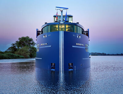 Architekten und Hersteller treffen sich auf der Blue Rhapsody auf dem Wasser.