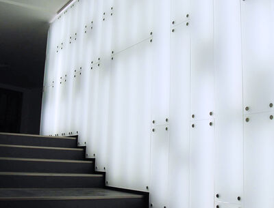 GM Pico King GM Pico an einer Glaswand